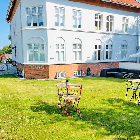 Aday - City Central Mansion - 1 Bedroom Apartment With Garden Aalborg Esterno foto