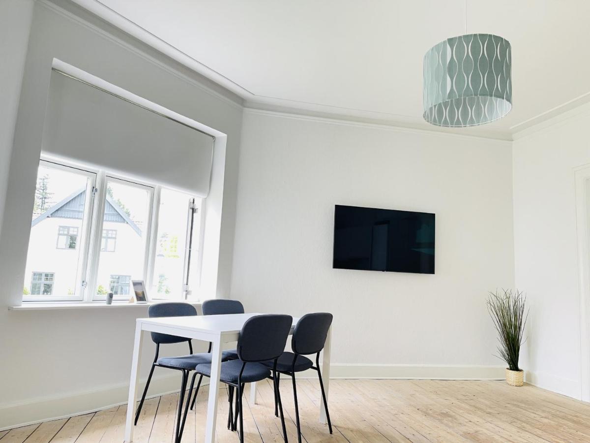Aday - City Central Mansion - 1 Bedroom Apartment With Garden Aalborg Esterno foto
