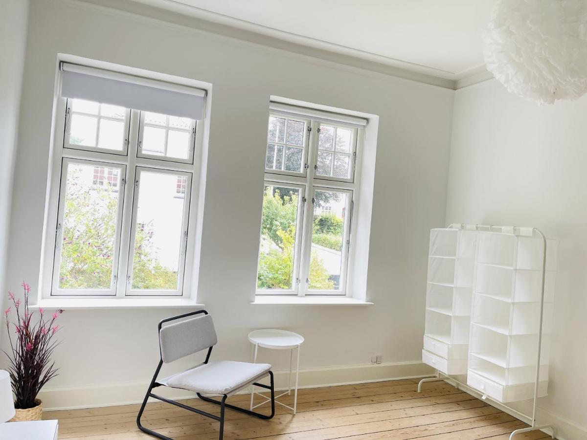 Aday - City Central Mansion - 1 Bedroom Apartment With Garden Aalborg Esterno foto