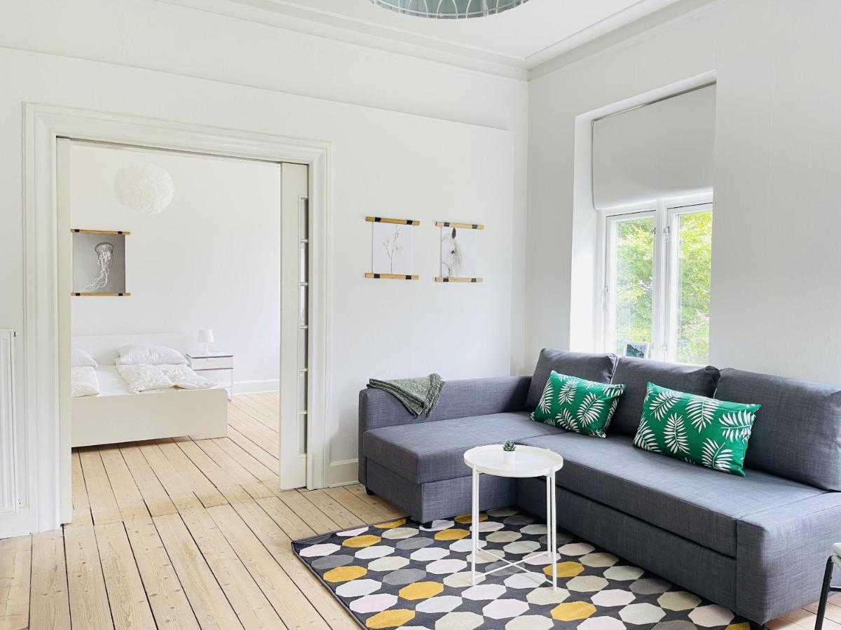Aday - City Central Mansion - 1 Bedroom Apartment With Garden Aalborg Esterno foto