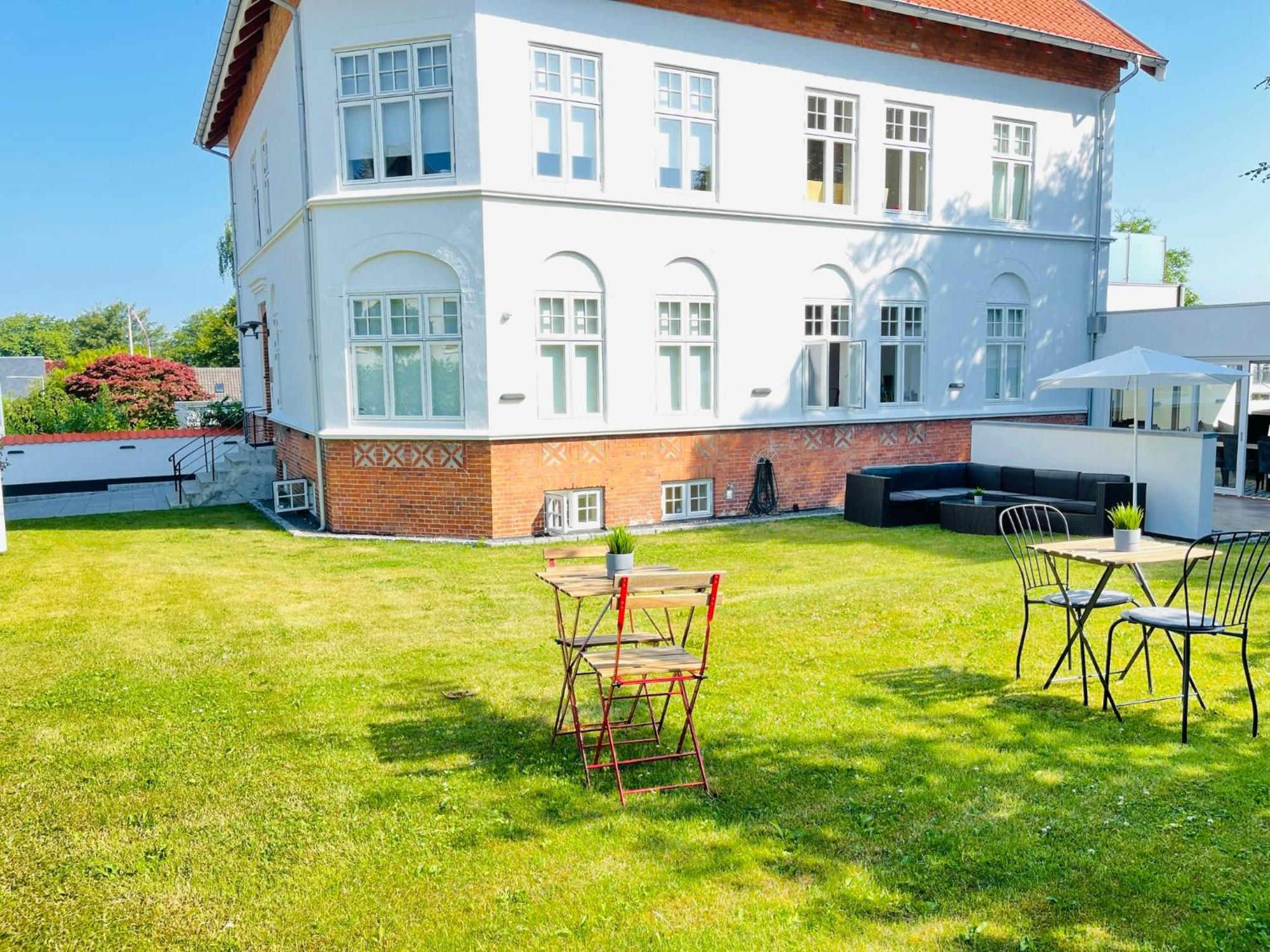 Aday - City Central Mansion - 1 Bedroom Apartment With Garden Aalborg Esterno foto